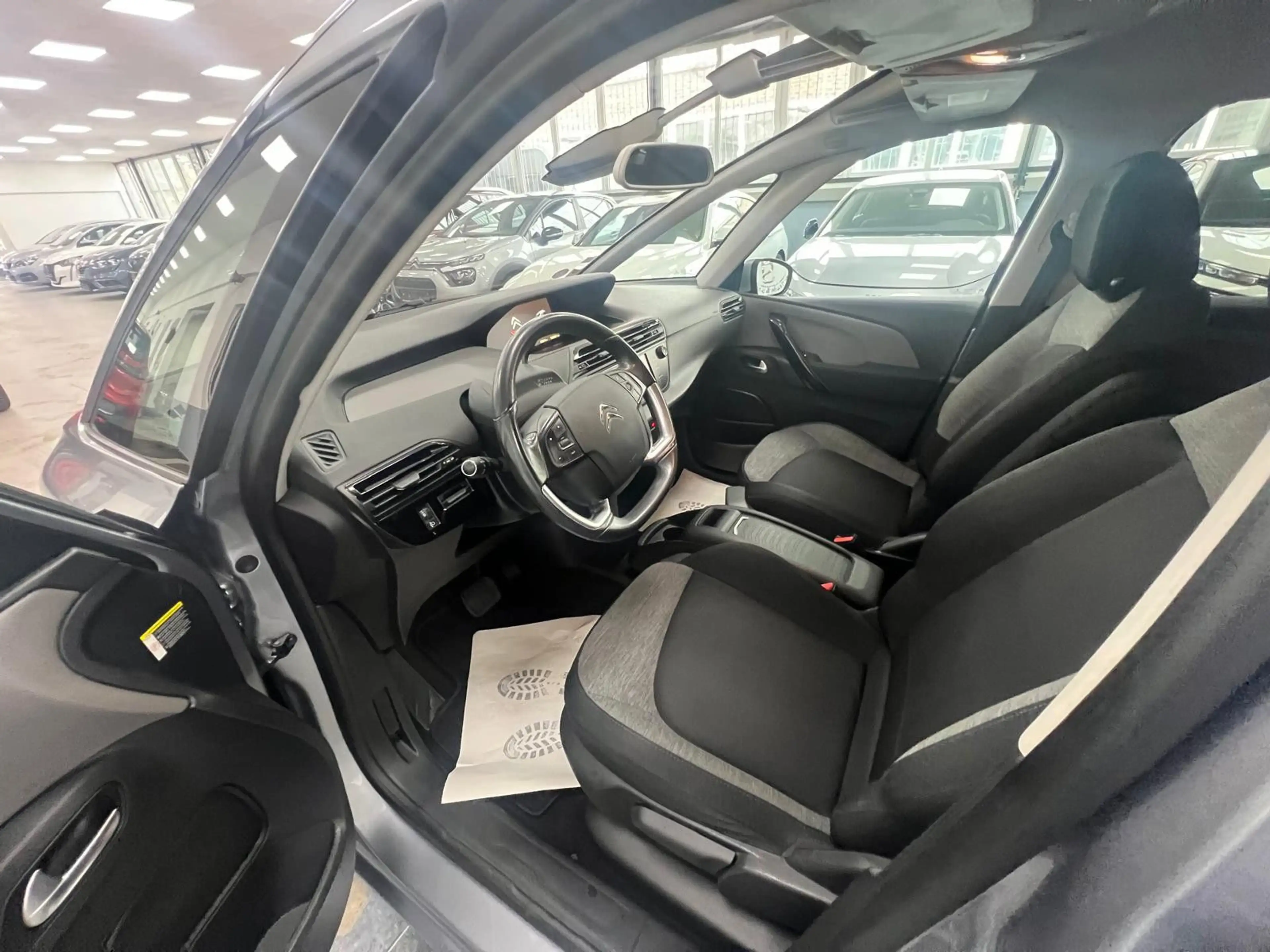 Citroen C4 Picasso PureTech 130 Stop&Start FEEL — photo 14