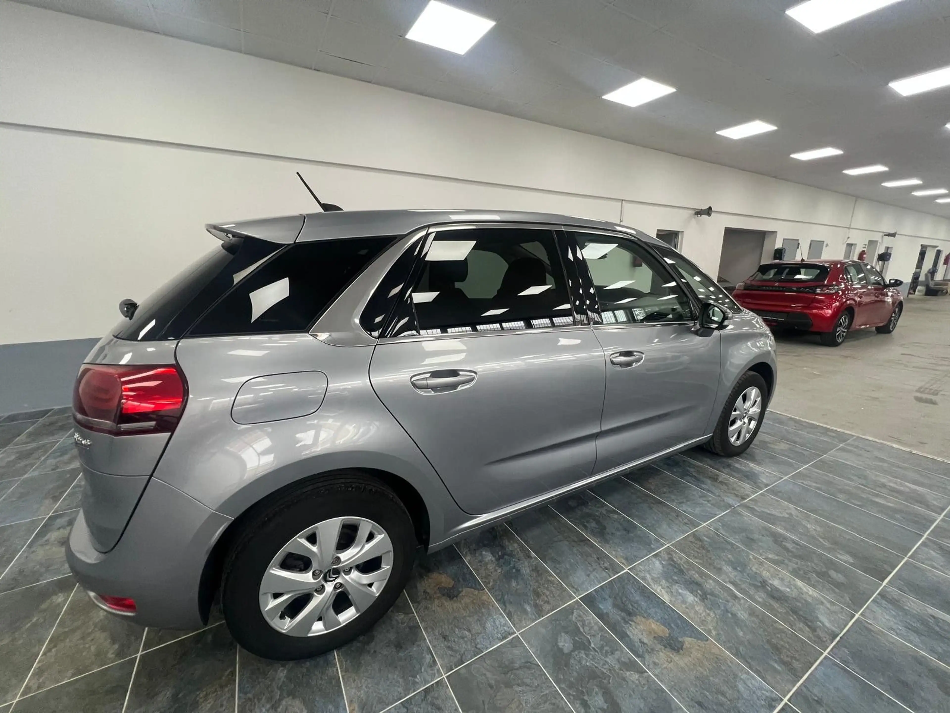 Citroen C4 Picasso PureTech 130 Stop&Start FEEL — photo 8