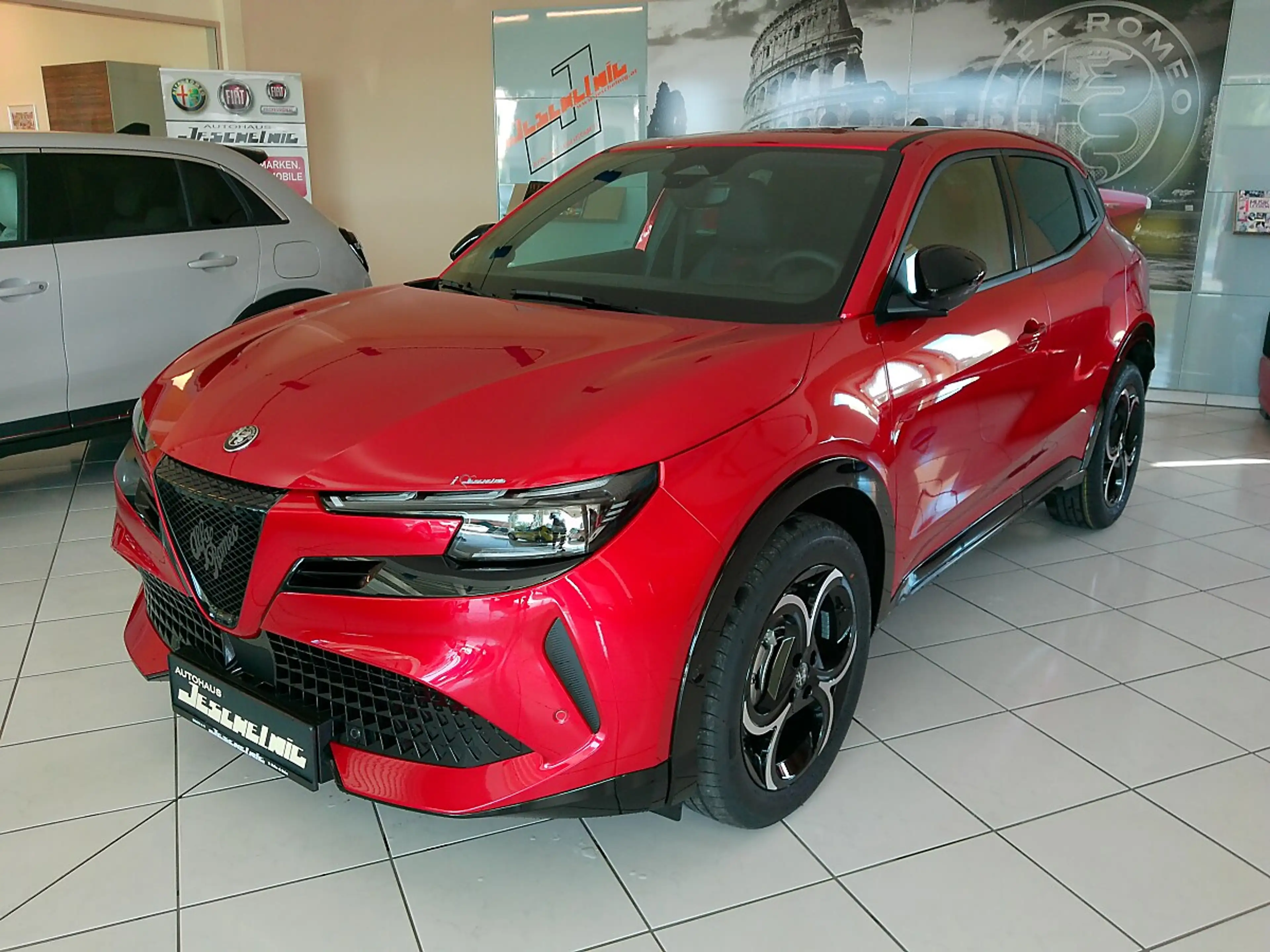 Alfa Romeo Junior 1.2 VGT Mild Hybrid Ti — photo 2