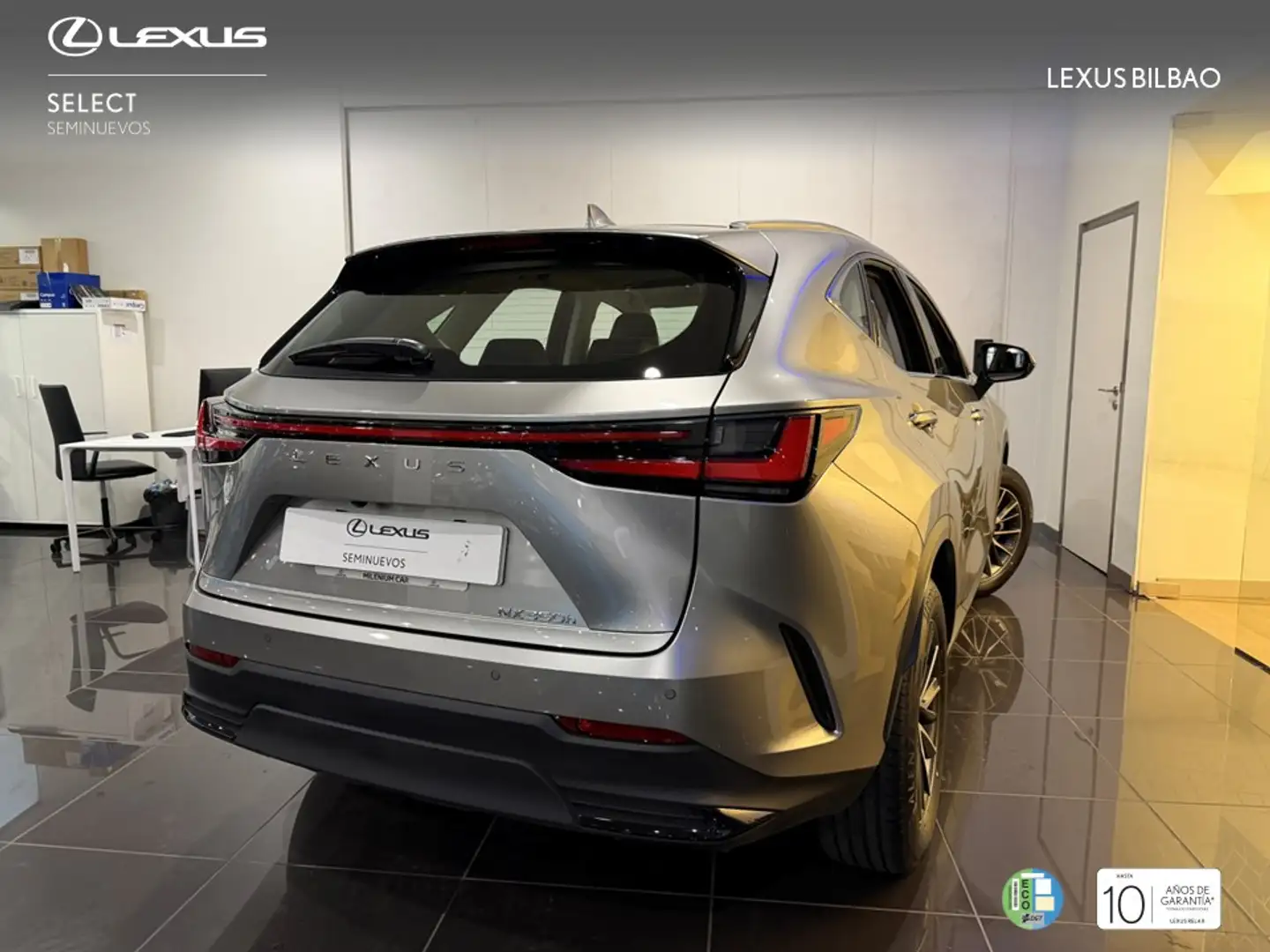 Lexus NX 350h Premium+ 2WD Plateado - 2