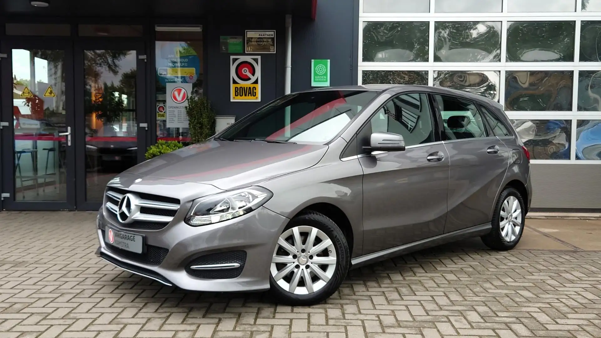 Mercedes-Benz B 180 Ambition Airco/Cruise/PDC/Stoelvw Grijs - 2