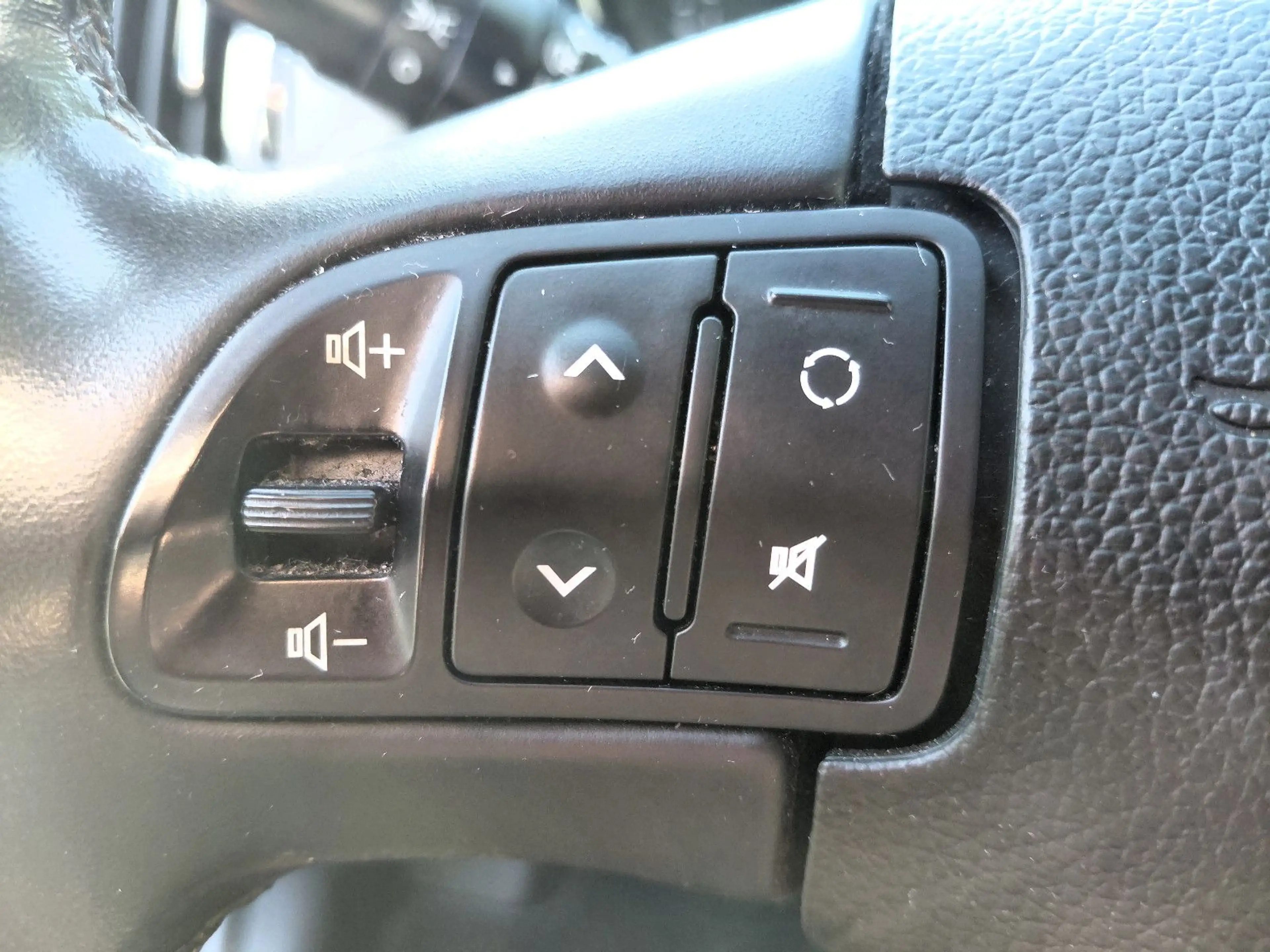 Kia Sportage Dream Team 2WD sehr gepflegt — photo 19