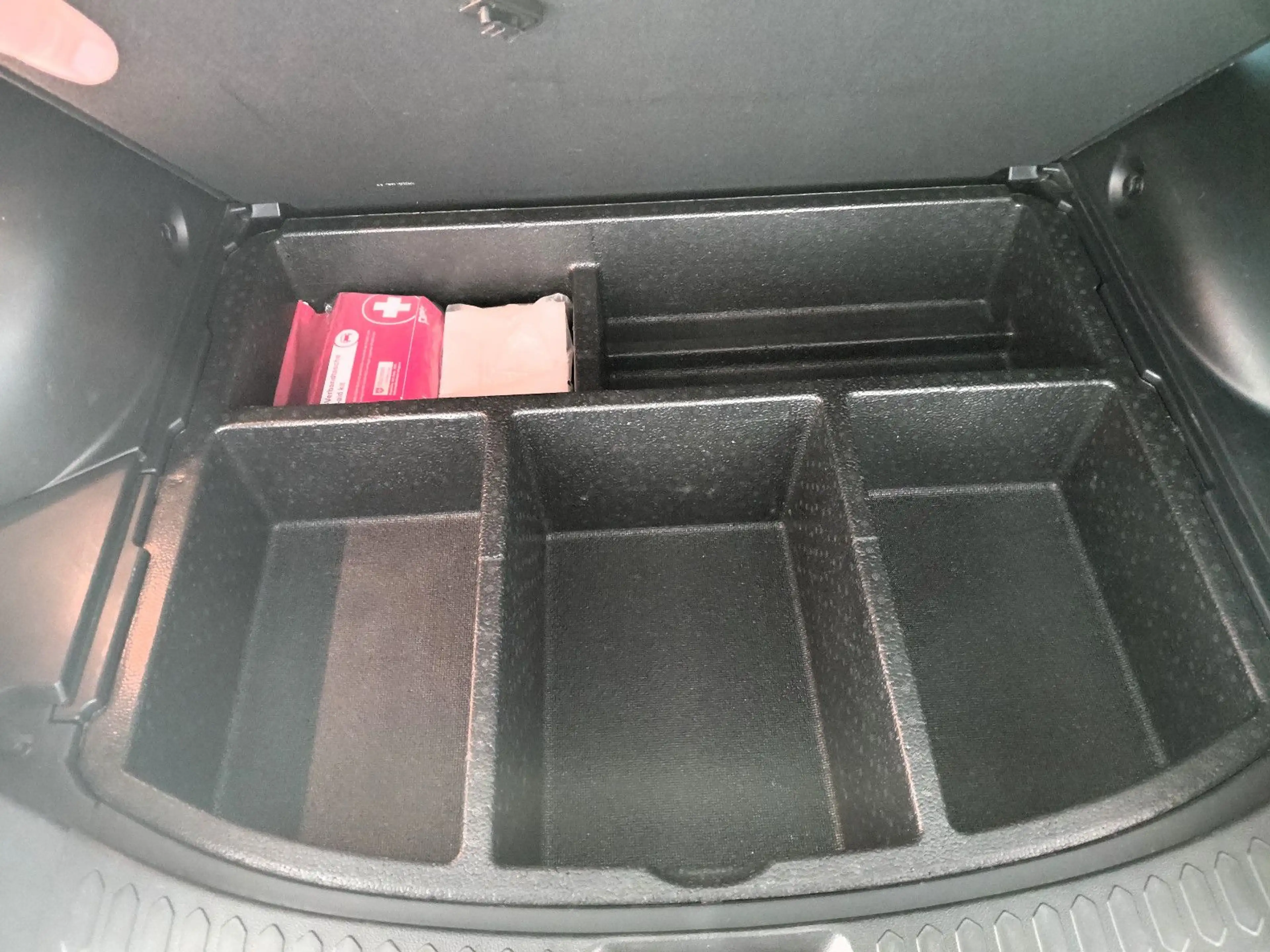 Kia Sportage Dream Team 2WD sehr gepflegt — photo 32