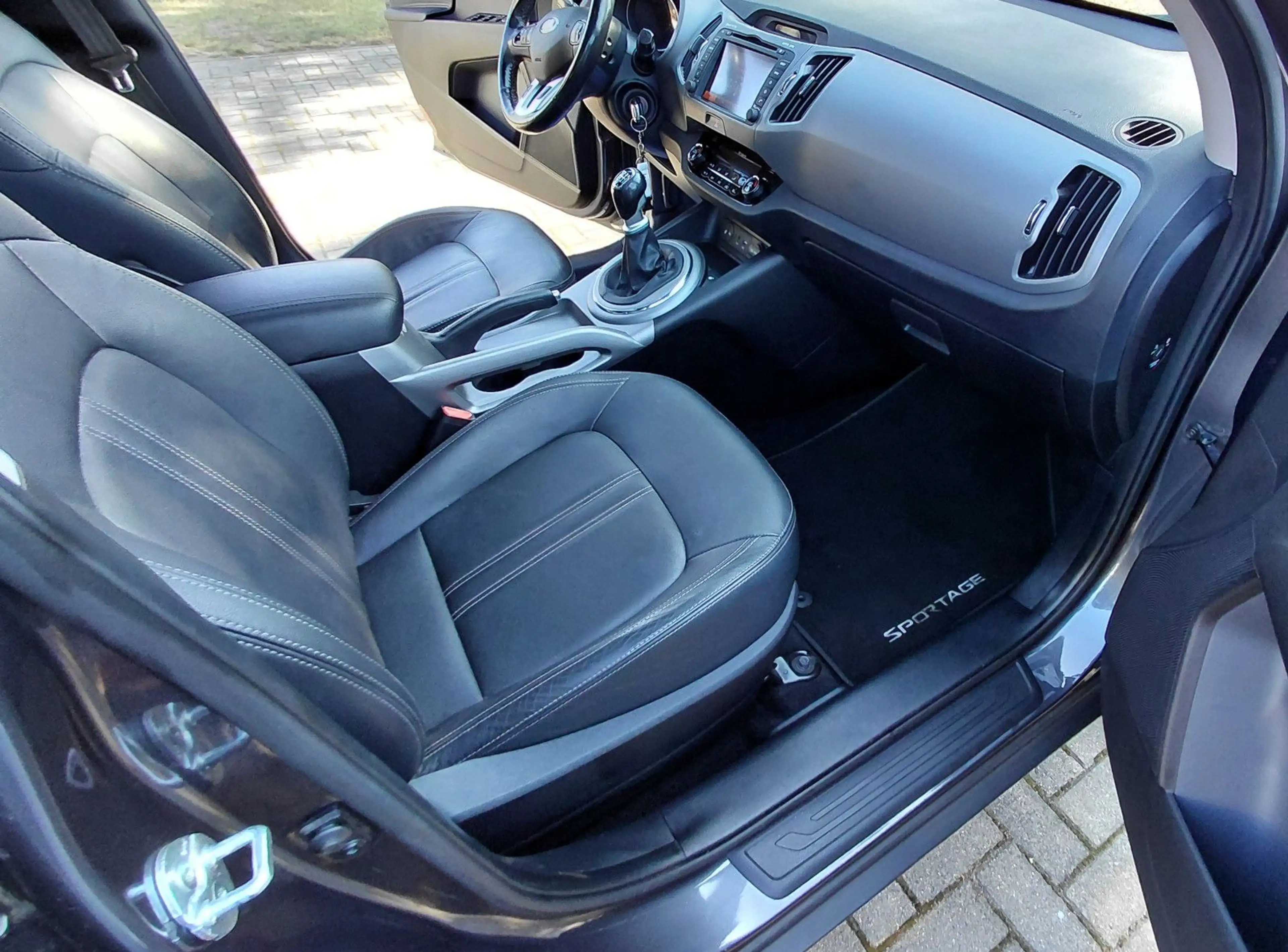 Kia Sportage Dream Team 2WD sehr gepflegt — photo 11