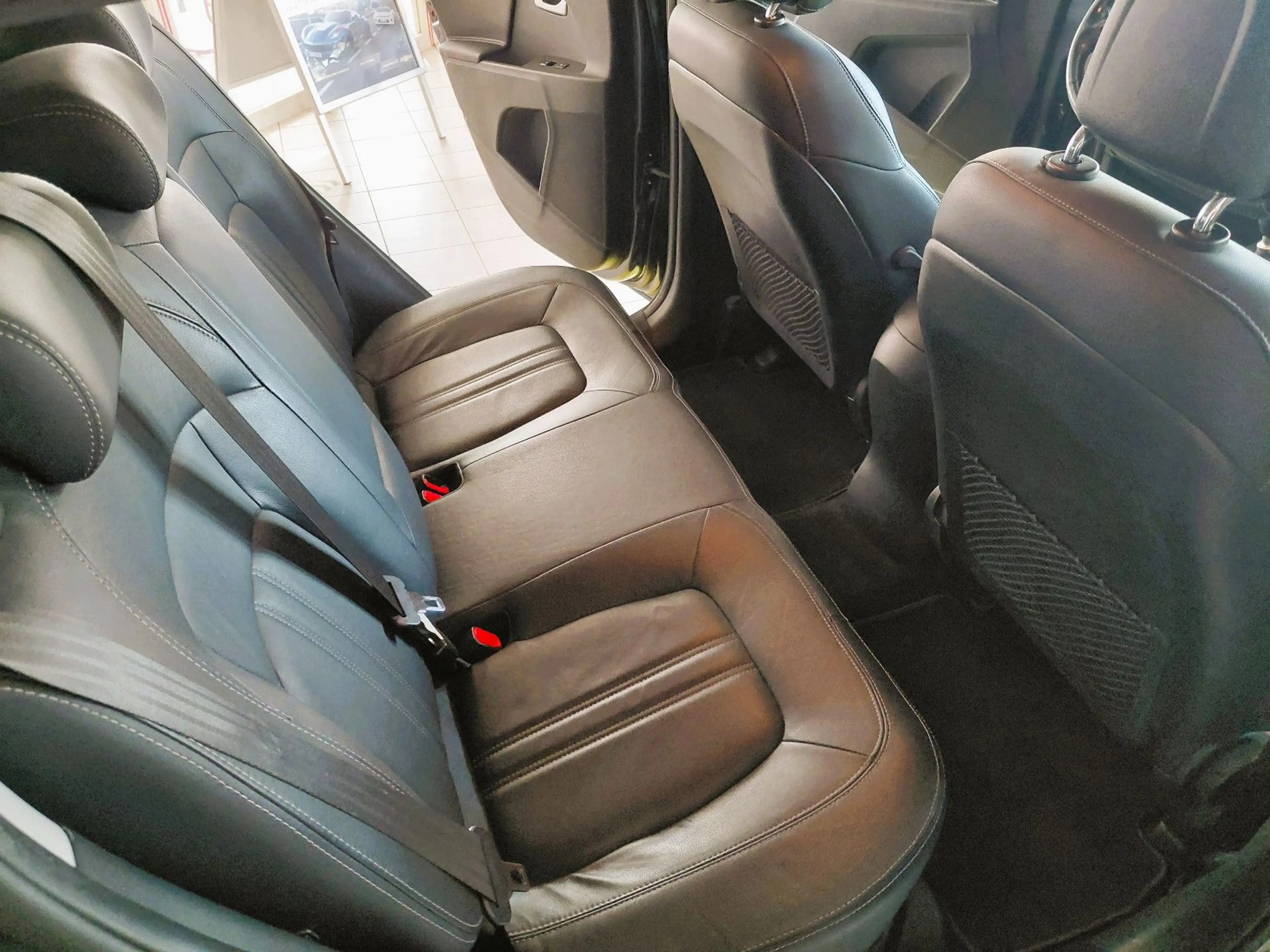 Kia Sportage Dream Team 2WD sehr gepflegt — photo 13