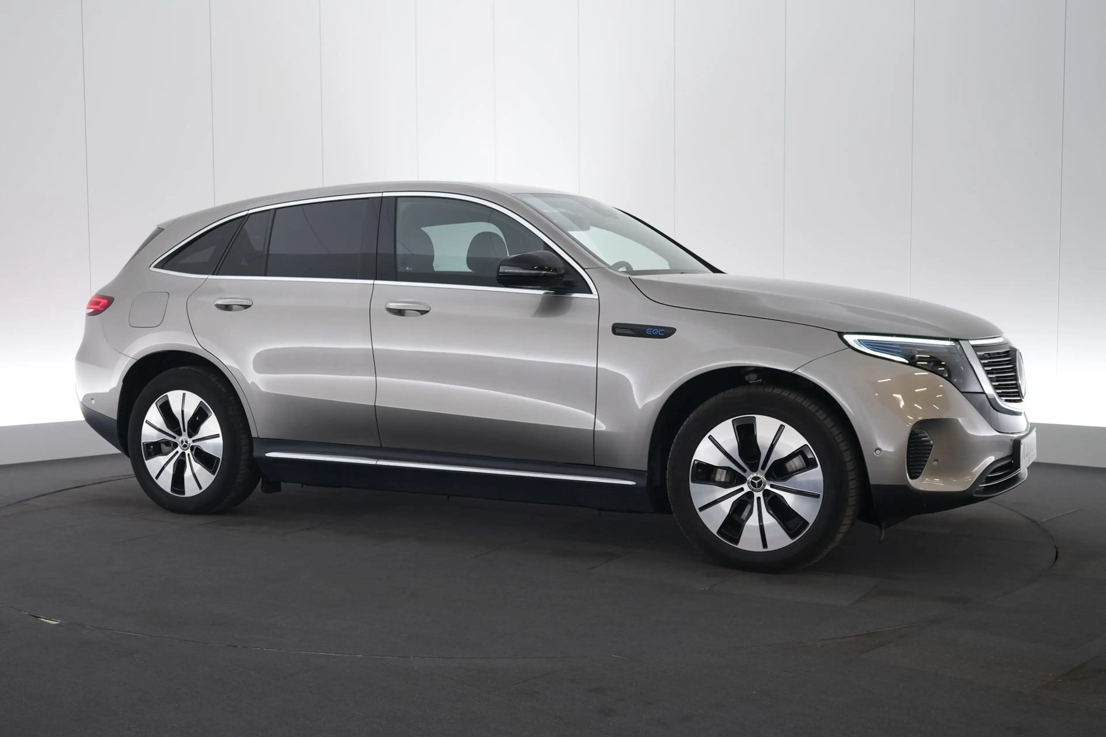 Mercedes-Benz EQC 400 4-Matic Business Line LEDER/CUIR LED GPS PDC CAM B — photo 4