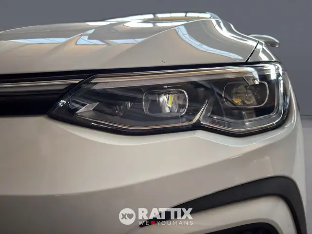Volkswagen Golf view 3