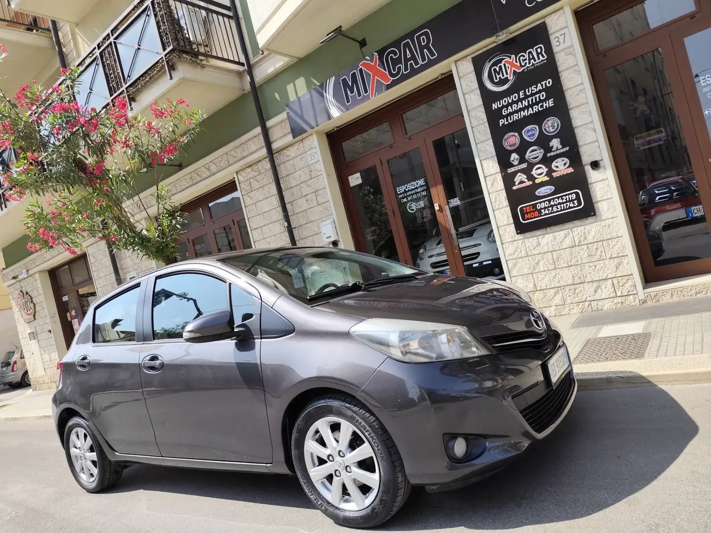 Toyota Yaris 1.4 D-4D 90CV DIESEL NAVI Grigio - 1