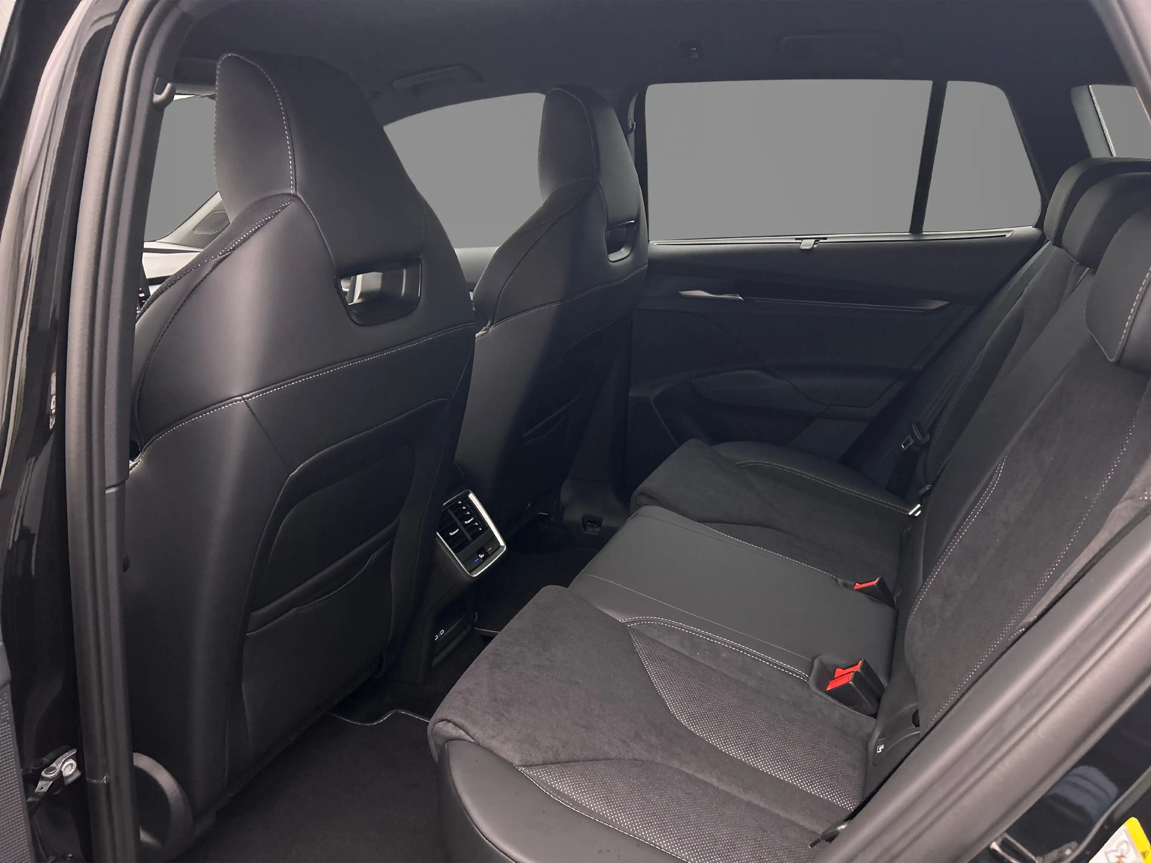 Skoda Enyaq Elektromotor 82 kWh 286pk Sportline Tour Edition — photo 11