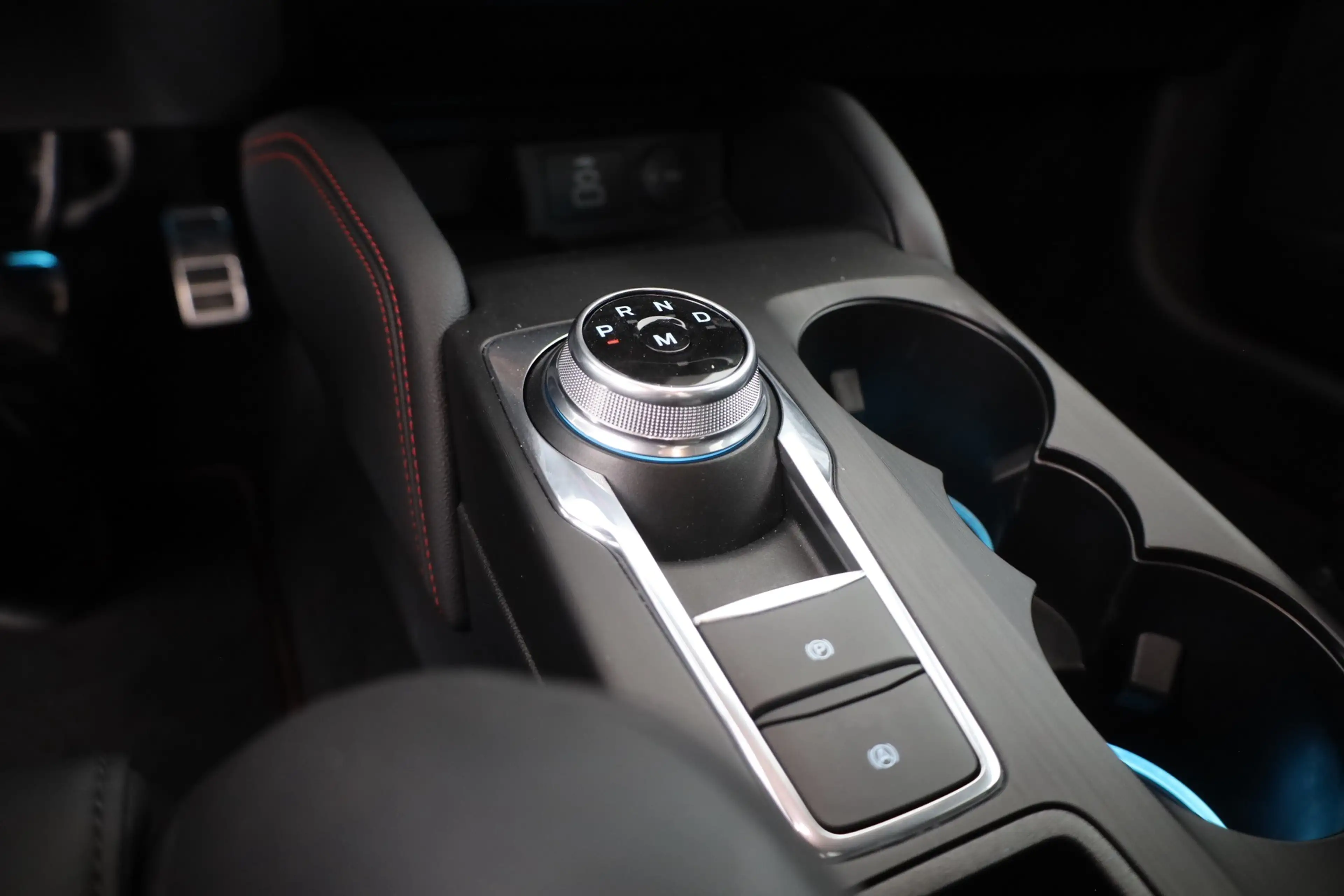 Ford Focus Turnier 2.3 EB ST X LED Kamera Head-Up DAB — photo 15