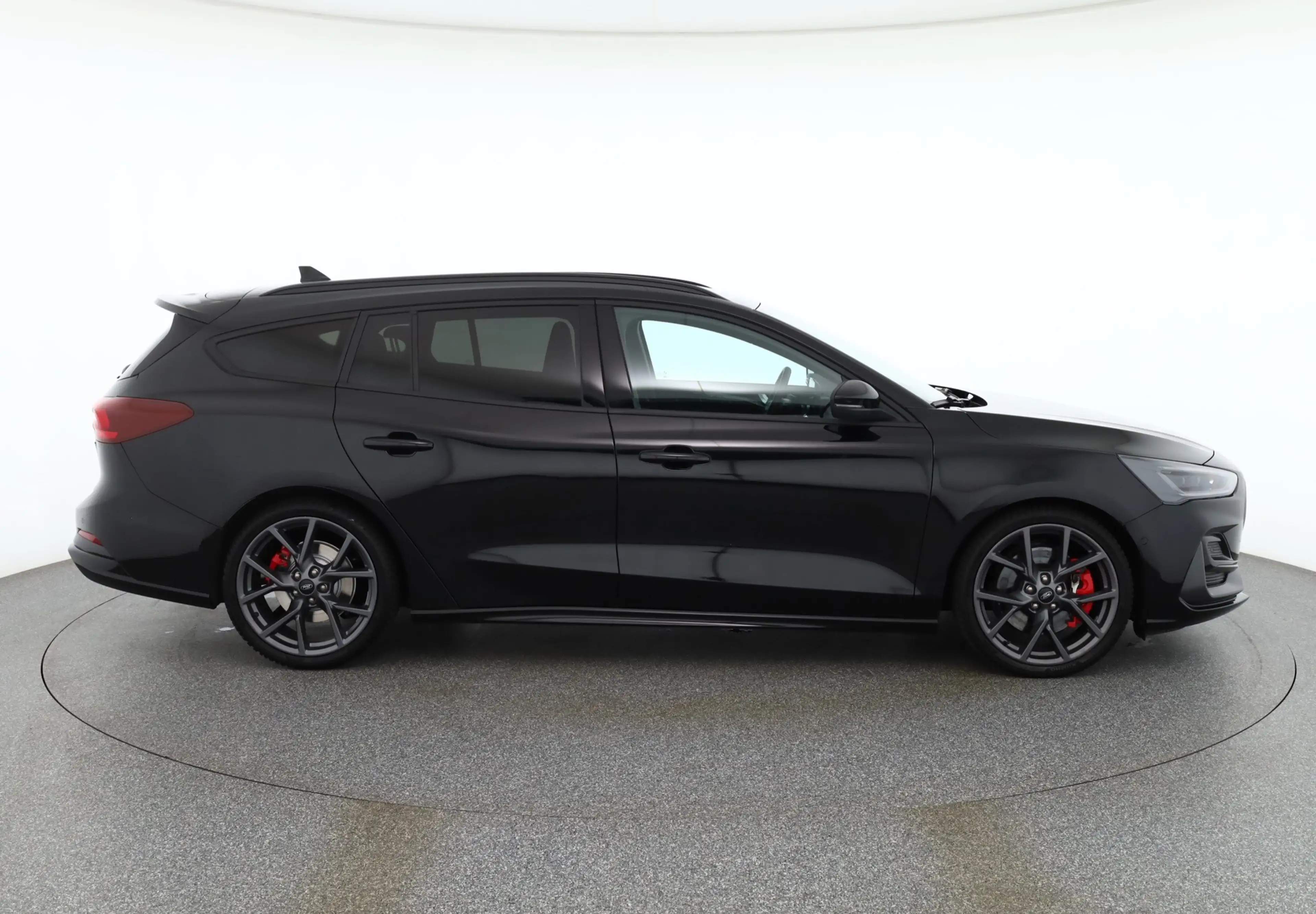 Ford Focus Turnier 2.3 EB ST X LED Kamera Head-Up DAB — photo 6
