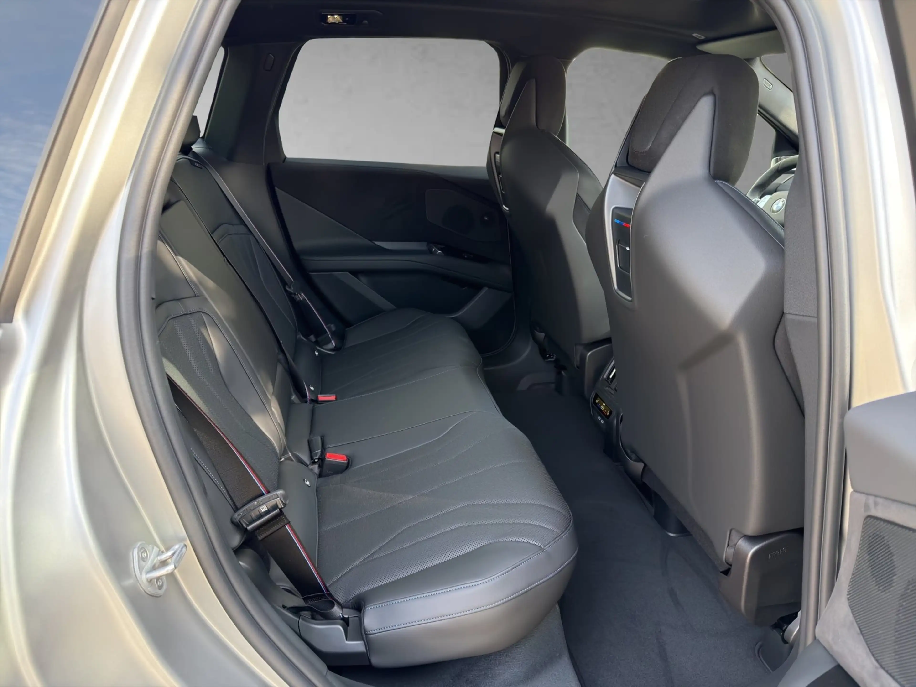 BMW iX3 40 — photo 12