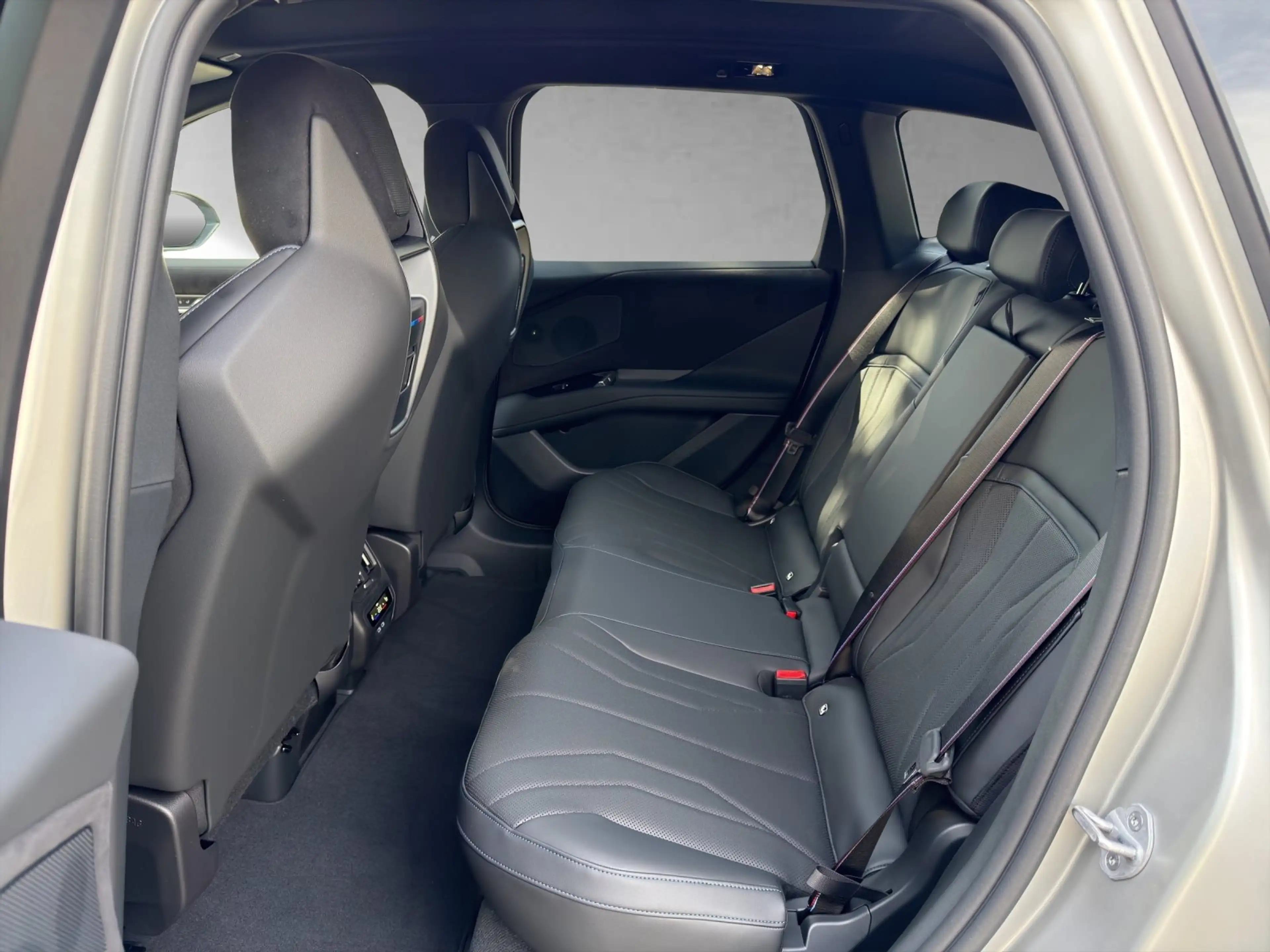 BMW iX3 40 — photo 10