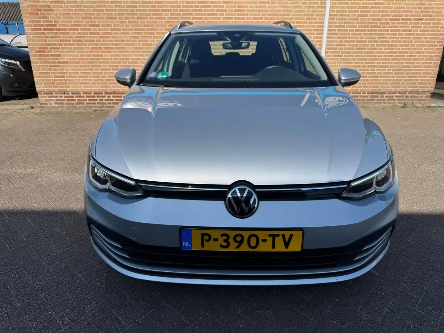 Volkswagen Golf Variant 1.0 eTSI Life Business Grijs - 2