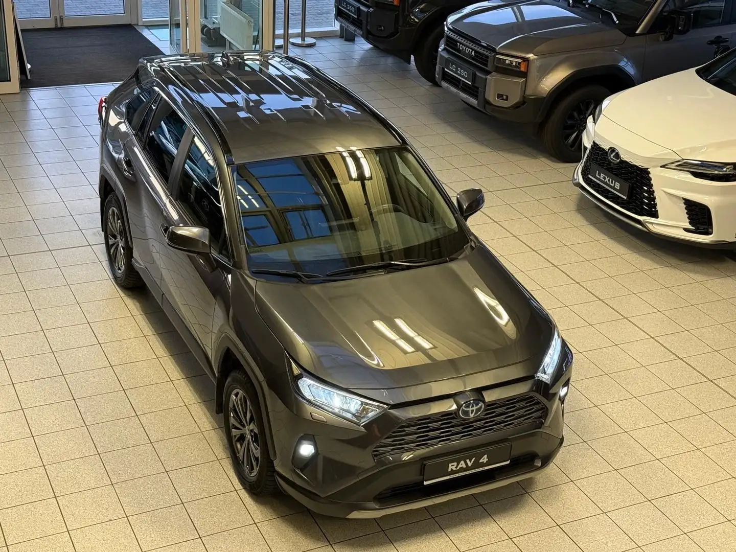 Toyota RAV 4 HYBRID-4x4-LED-LEDER-KAMERA-18 ZOLL-29.990 Grijs - 1