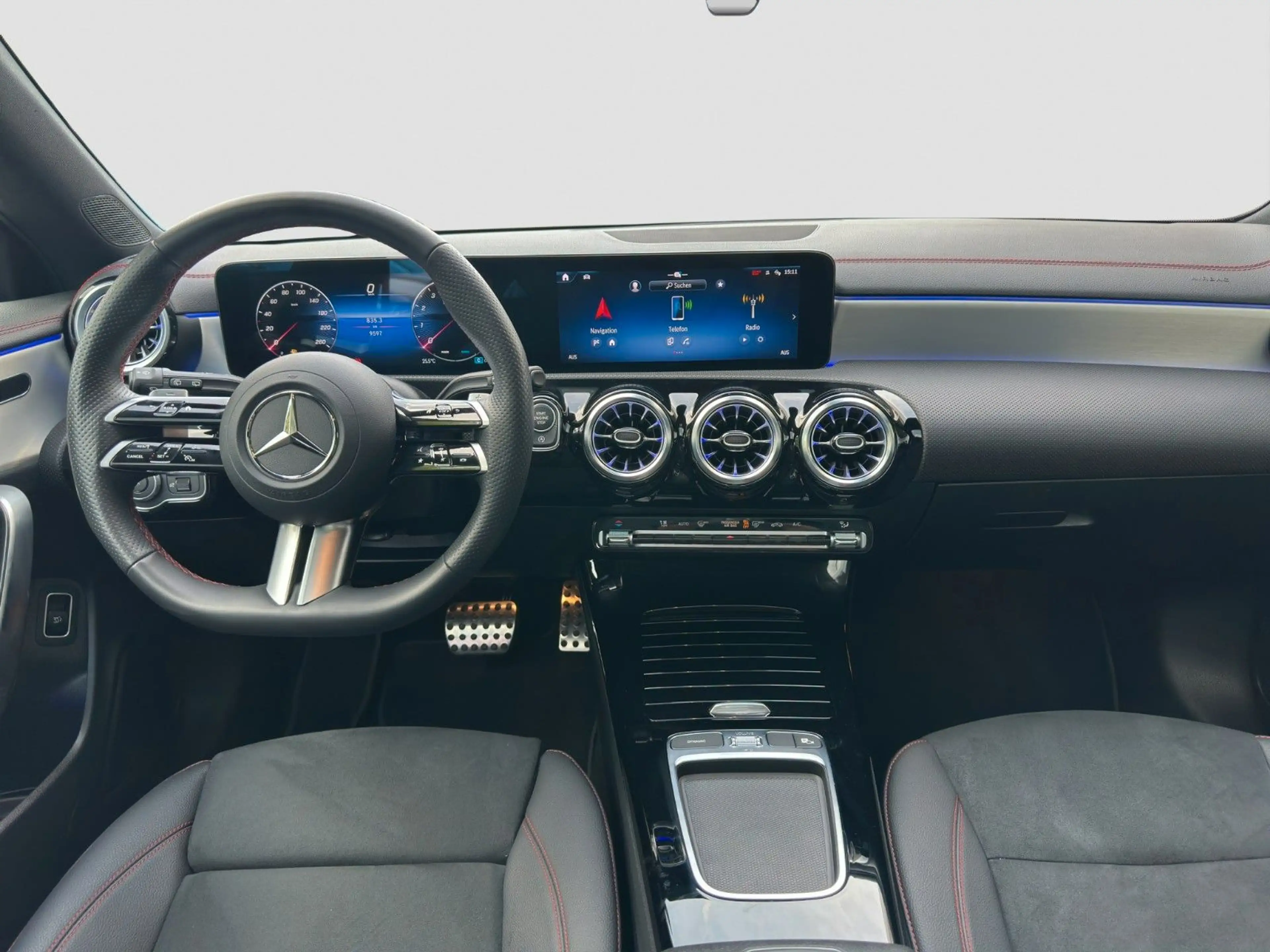 Mercedes-Benz CLA 200 DISTR-PRO MULTIBEAM PANO 360° — photo 11