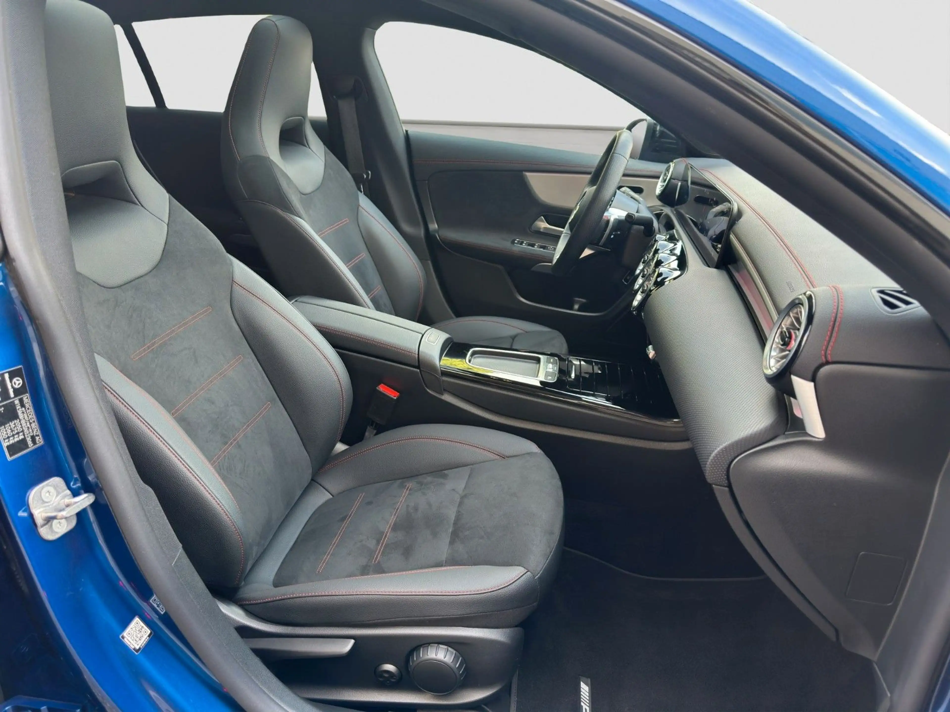 Mercedes-Benz CLA 200 DISTR-PRO MULTIBEAM PANO 360° — photo 10