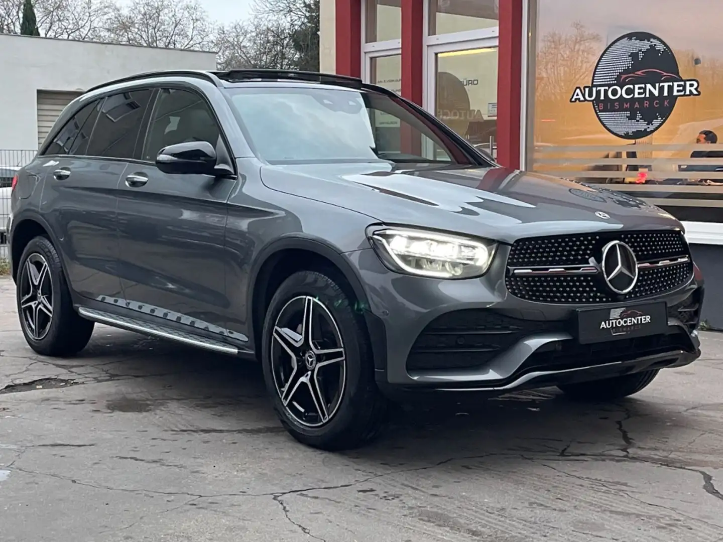 Mercedes-Benz GLC 300 de 4M AMG-LINE/NIGHT/PANO/MEMORY/HUD/360° Grijs - 2