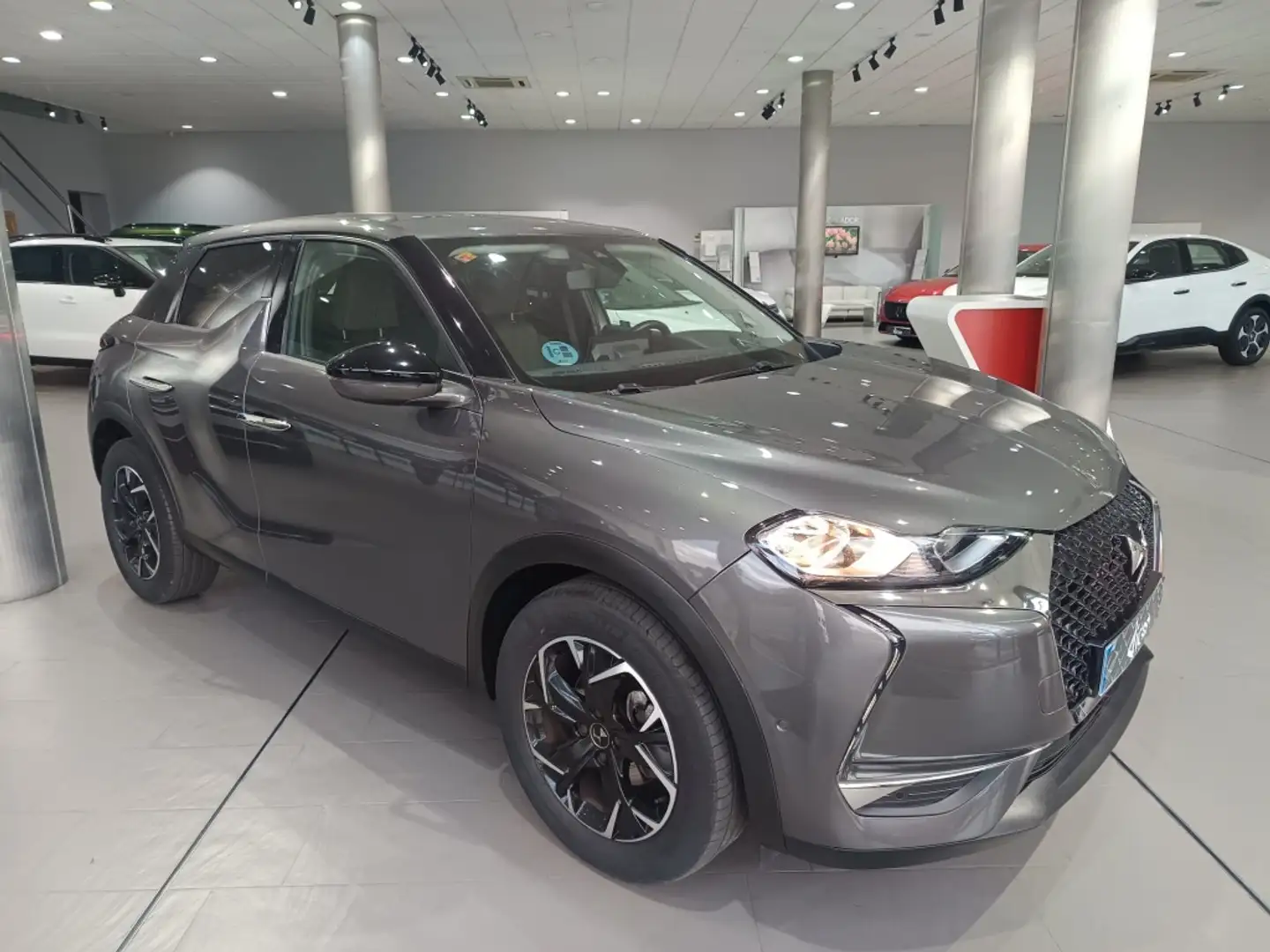 DS Automobiles DS 3 Crossback BlueHDi So Chic 110 Gris - 2