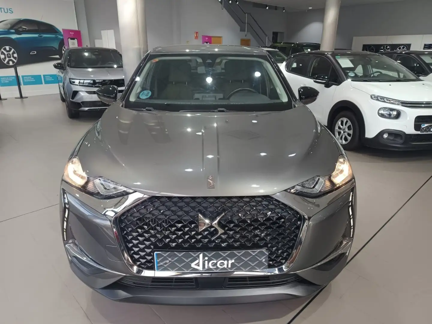 DS Automobiles DS 3 Crossback BlueHDi So Chic 110 Gris - 1