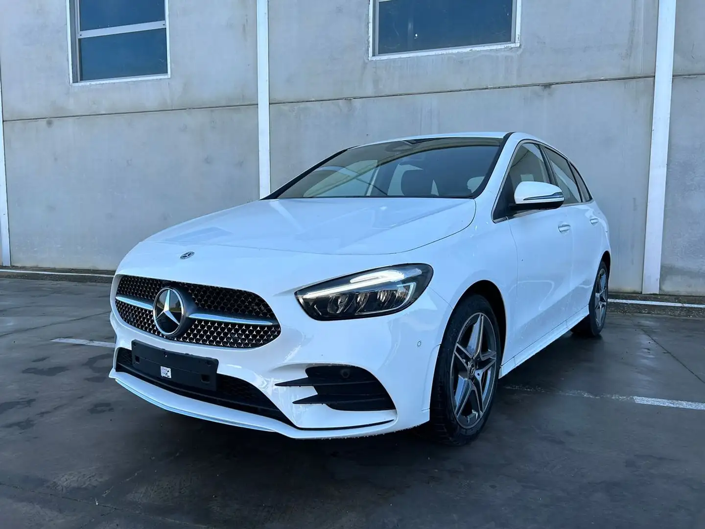 Mercedes-Benz B 250 e AMG Line Alb - 1