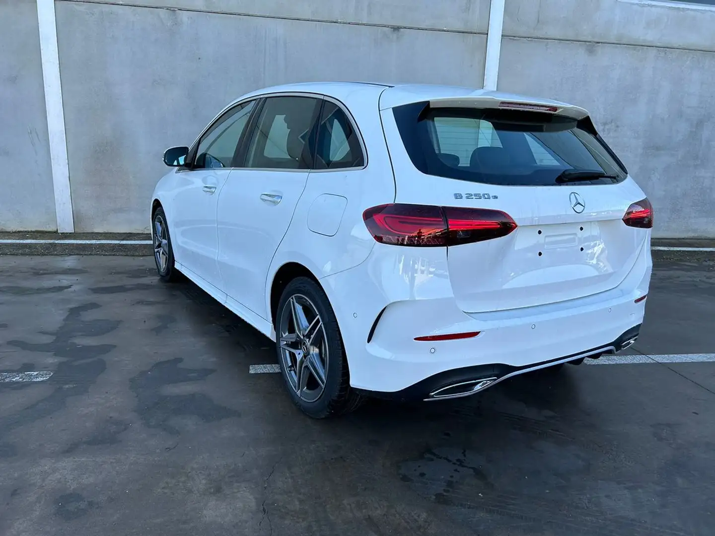 Mercedes-Benz B 250 e AMG Line Blanco - 2