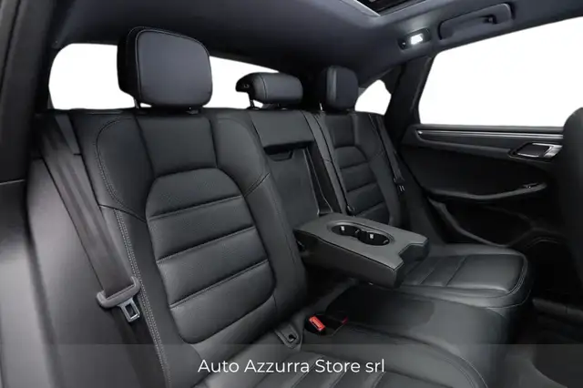 Porsche Macan view 15