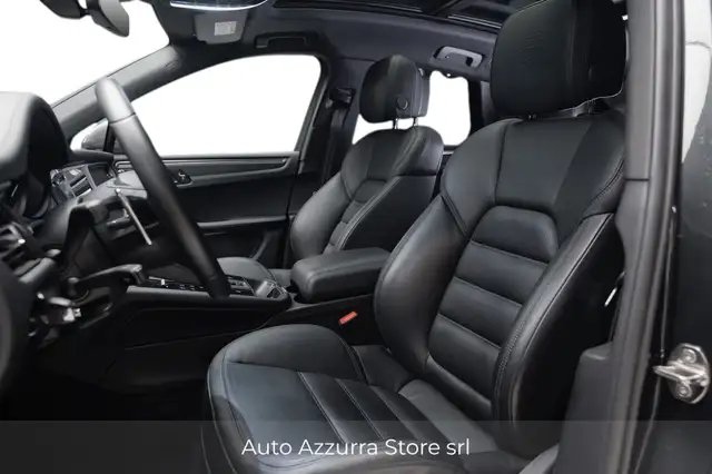 Porsche Macan view 9