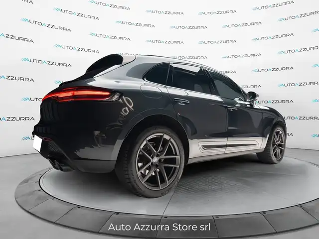 Porsche Macan view 4