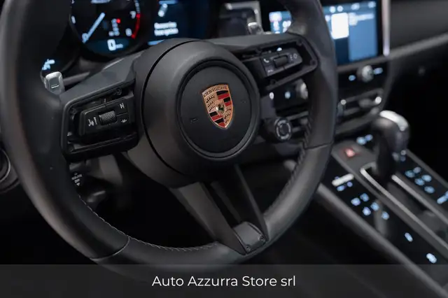 Porsche Macan view 12