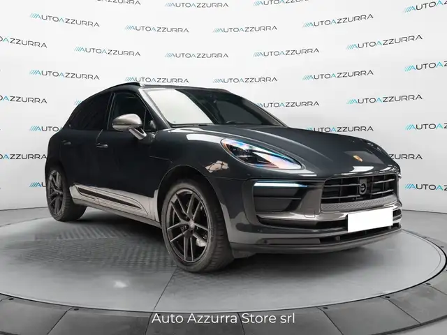 Porsche Macan view 3