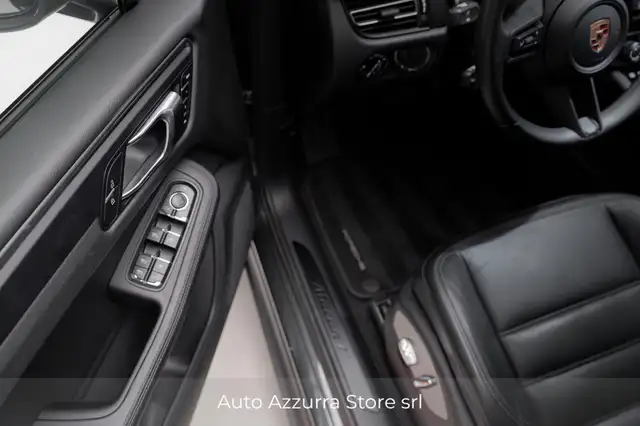 Porsche Macan view 8