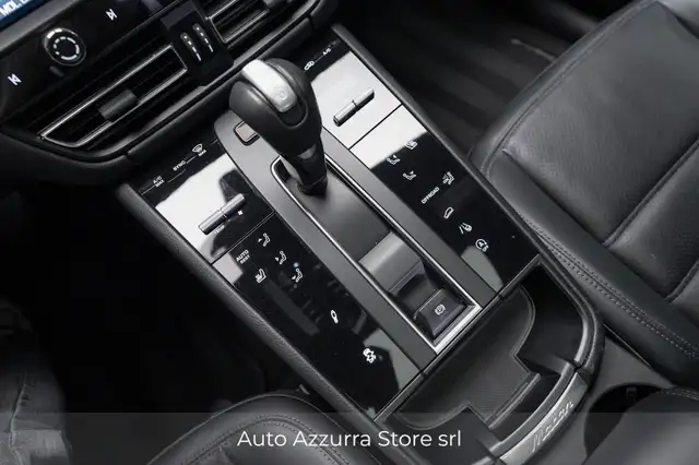 Porsche Macan view 13
