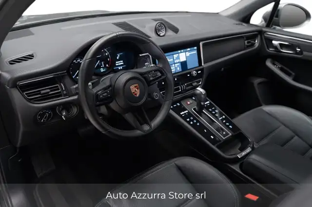 Porsche Macan view 11
