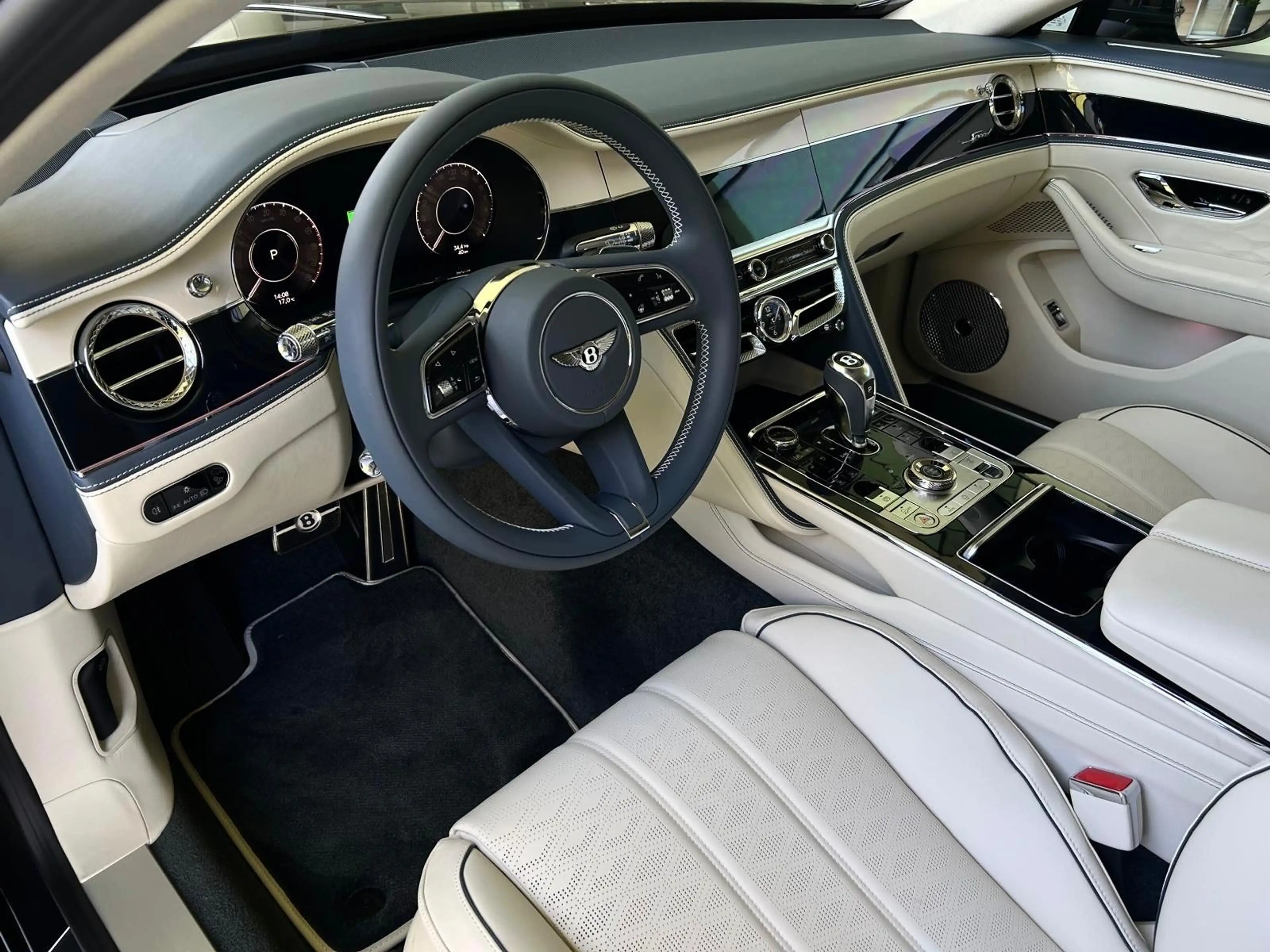 Bentley Flying Spur FLYING SPUR SPEED FIRST EDITION BUSINESS 4SEAT! — photo 5