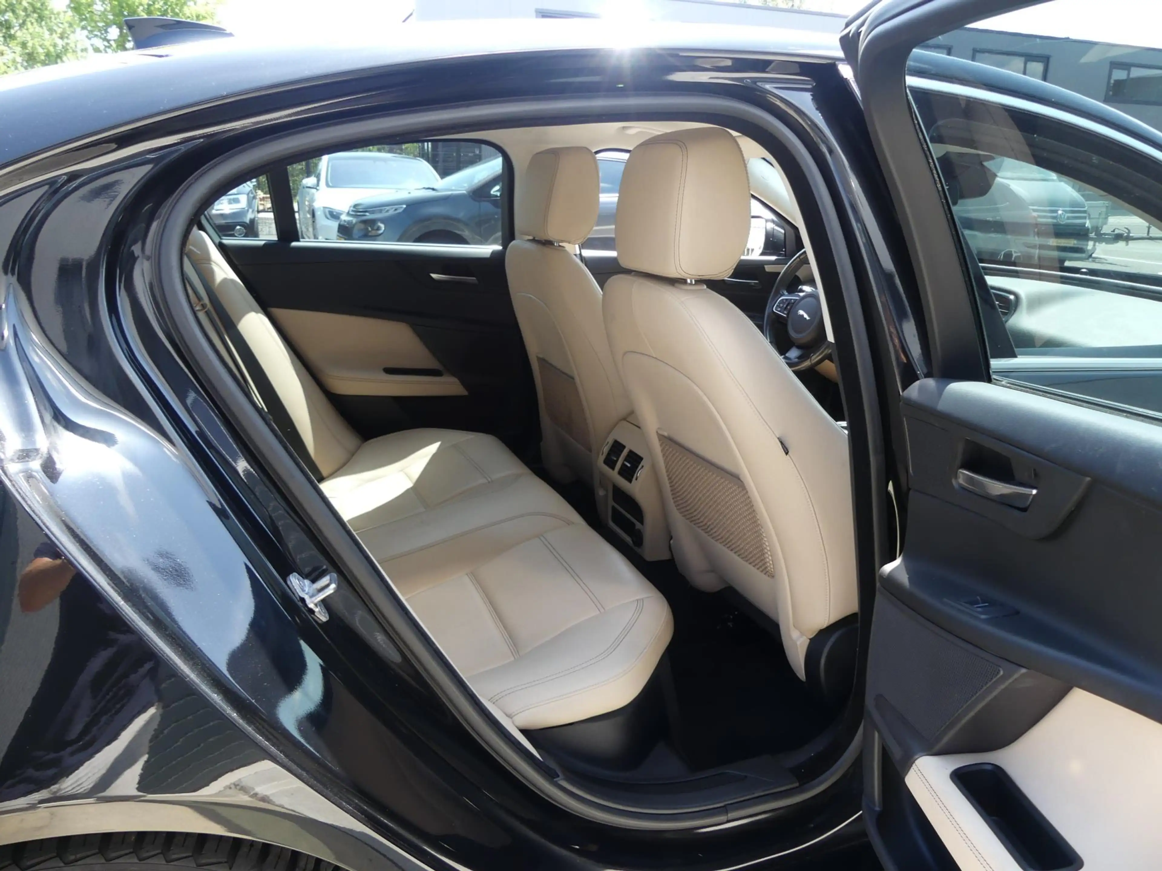 Jaguar XE XF 2.0 D Portfolio AUTOMAAT Leer Navi LMV PDC Came — photo 9