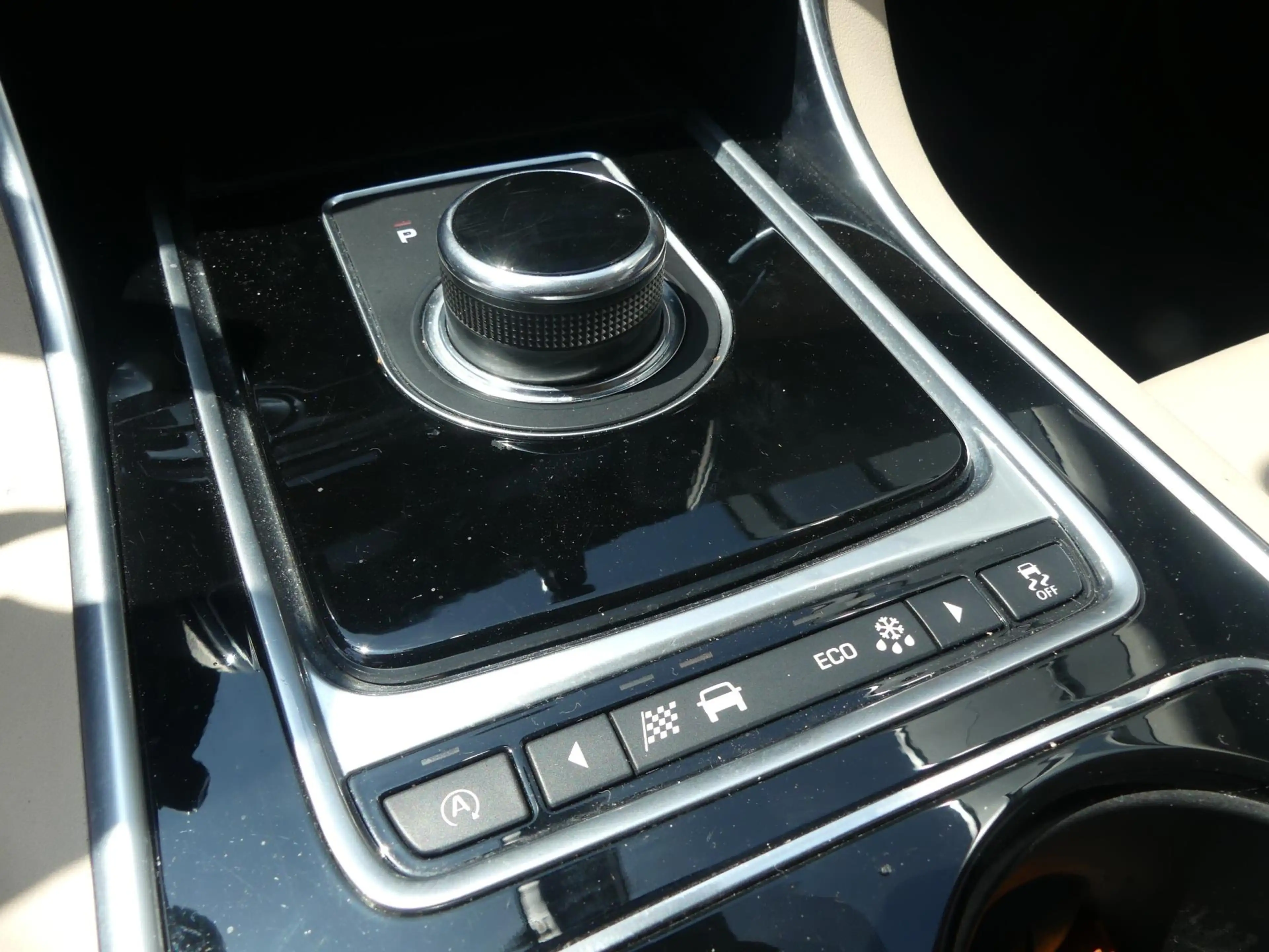 Jaguar XE XF 2.0 D Portfolio AUTOMAAT Leer Navi LMV PDC Came — photo 18