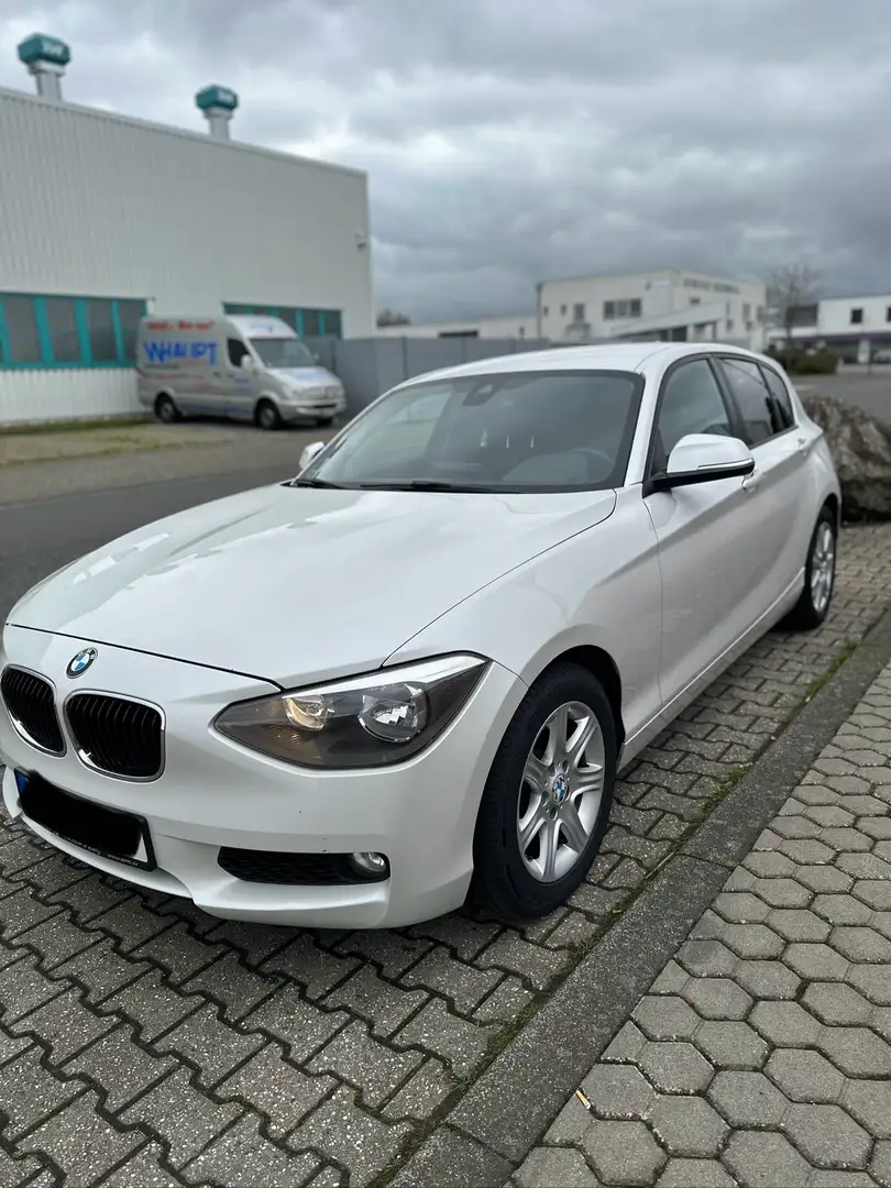 BMW 120 120d bijela - 1