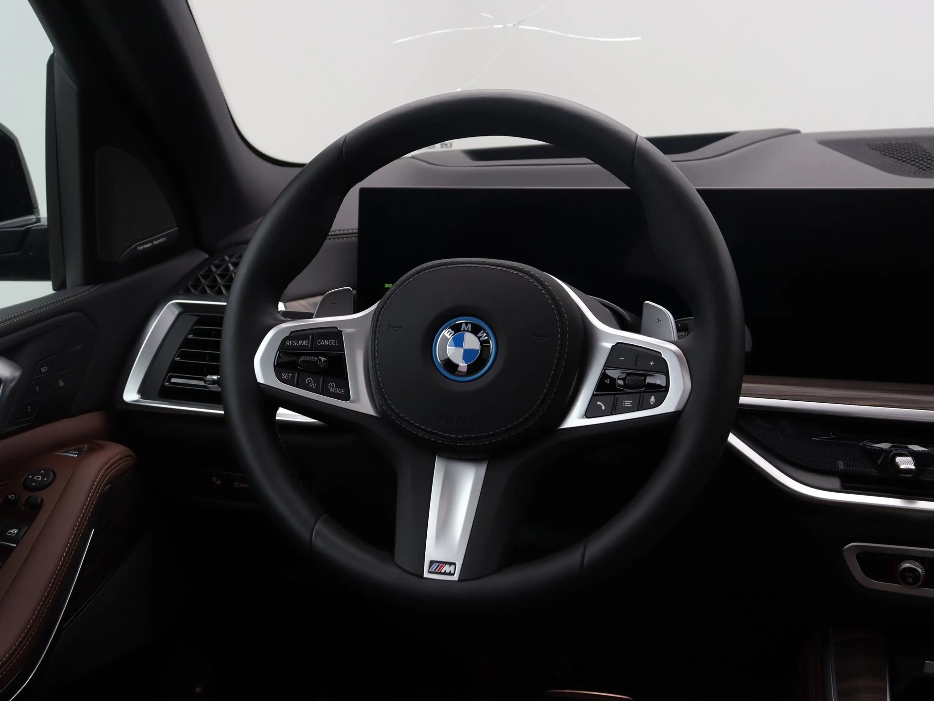BMW X5 xDrive50e — photo 2