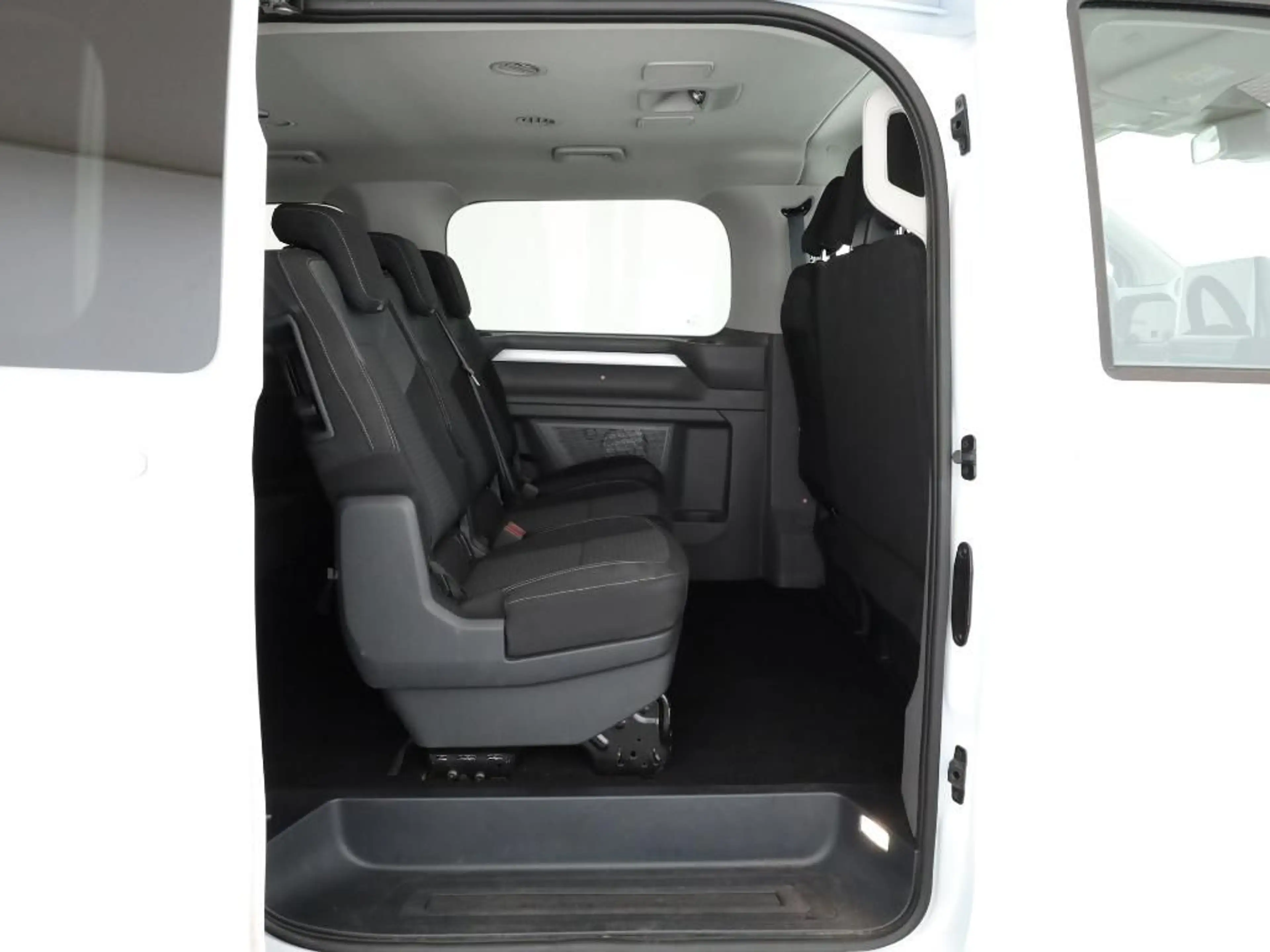 Volkswagen T7 Caravelle 2.0 TDI lang LIFE DSG Klima*NAV*RFK — photo 7