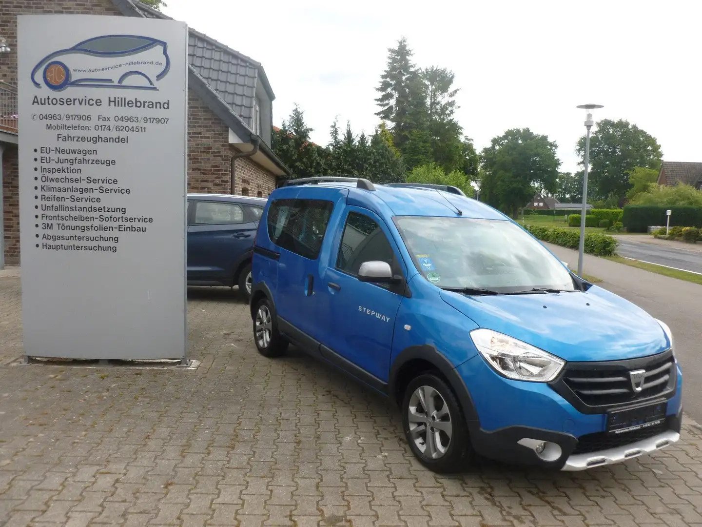 Dacia Dokker Stepway AHK Blau - 1