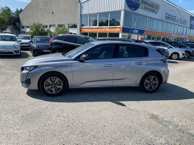 Peugeot 308 view 3