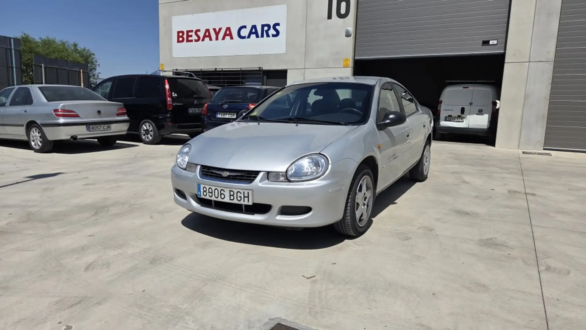 Chrysler Neon 2.0 LE Srebrny - 2