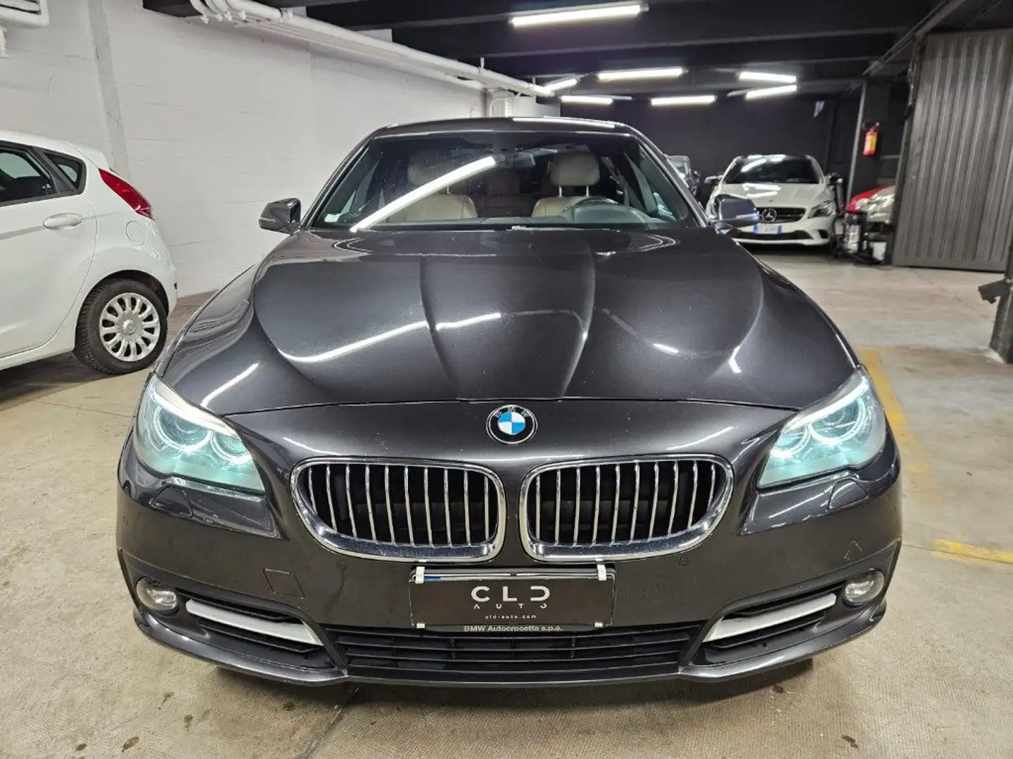 BMW 520 d aut. Grau - 2