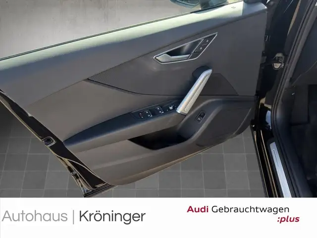 Audi Q2 view 8