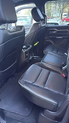 Dodge RAM 1500 Quad Cab Laramie Night Edition Ansicht 4