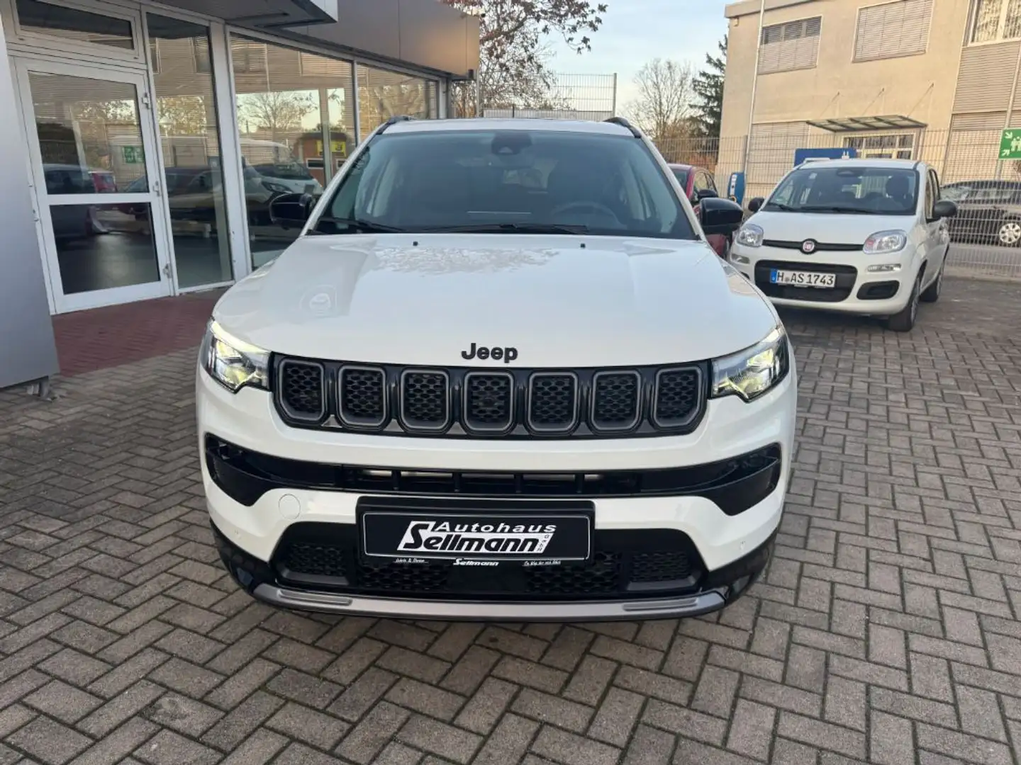 Jeep Compass 1.5 GSE T4 48V e-Hybrid Automatik Summit Weiß - 2