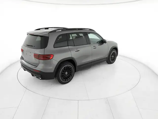 Mercedes-Benz GLB view 4