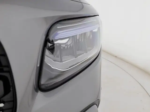 Mercedes-Benz GLB view 5