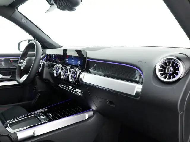 Mercedes-Benz GLB view 10